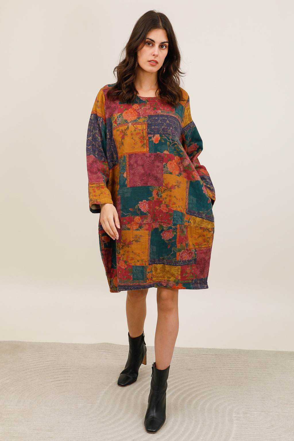 Šarena haljina s patchwork uzorkom