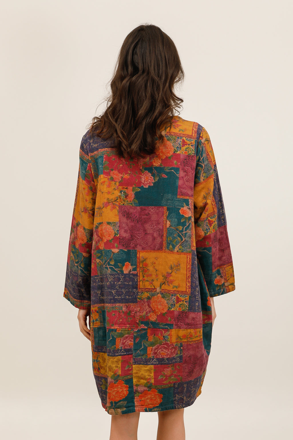 Šarena haljina s patchwork uzorkom