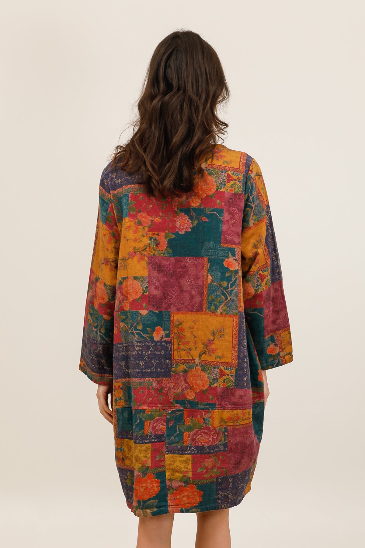 Šarena haljina s patchwork uzorkom