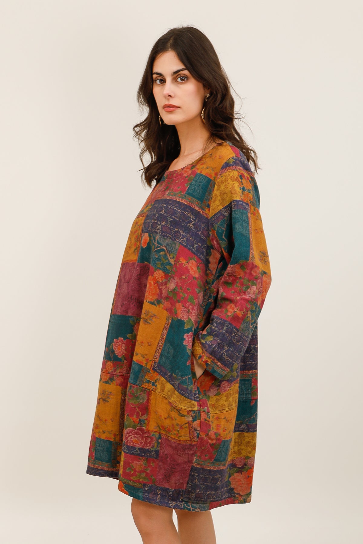 Šarena haljina s patchwork uzorkom